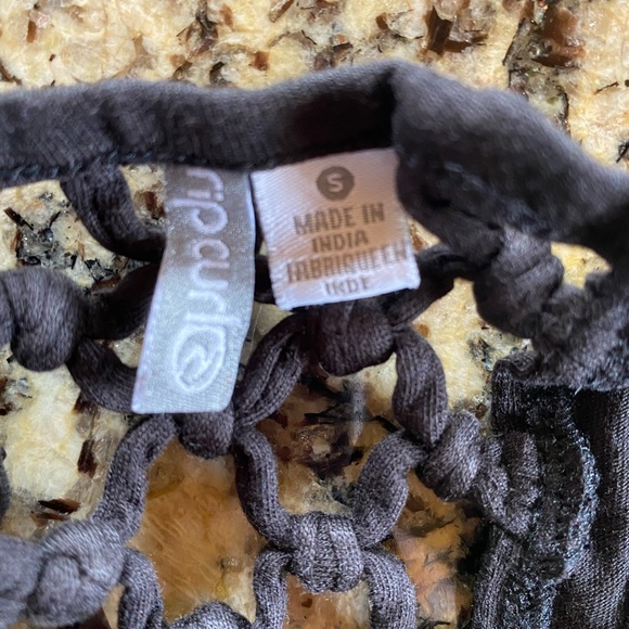 💰3 for $20 - Very Cute Tank Top with Opened back - Picture 4 of 4